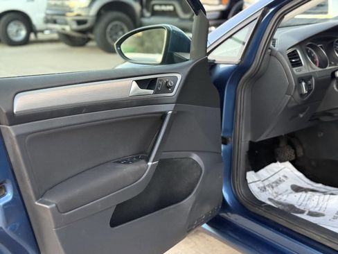 Used 2016 Volkswagen Golf SE image 11