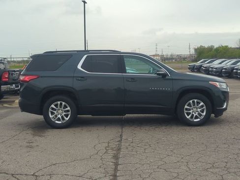 Used 2019 Chevrolet Traverse LT FWD image 2