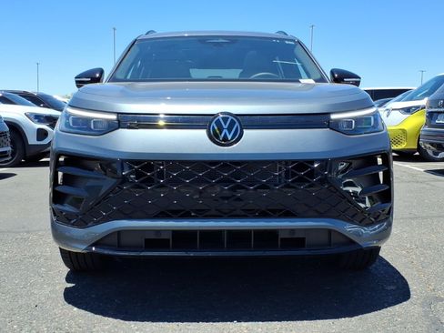 New 2026 Volkswagen Tiguan SE R-Line AWD/4WD image 2