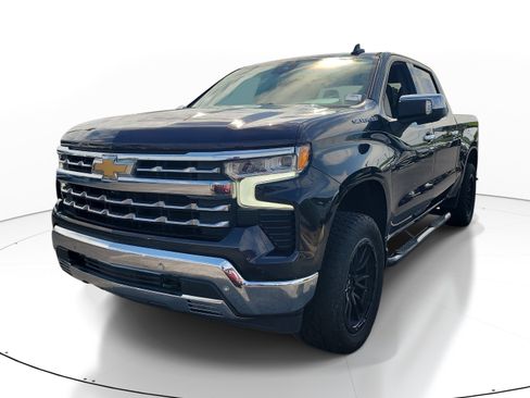 Used 2023 Chevrolet Silverado 1500 LTZ AWD/4WD image 3