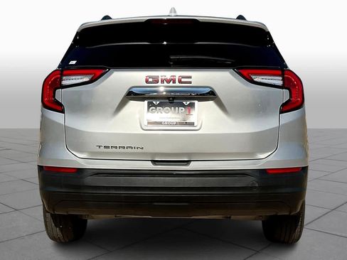 Used 2022 GMC Terrain SLE w/ Driver Convenience Package image 4