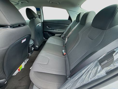 New 2026 Hyundai Elantra SE FWD image 17