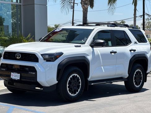 Certified 2025 Toyota 4Runner TRD Off-Road Premium AWD/4WD image 9