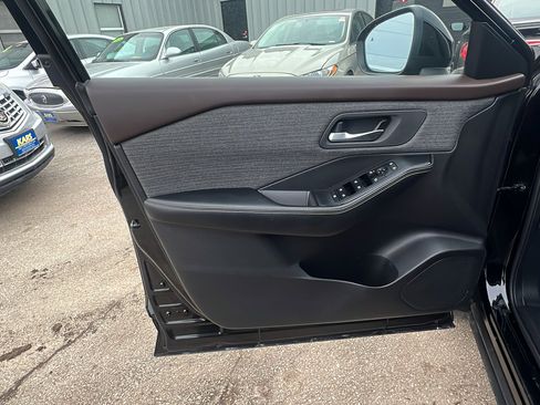 Used 2021 Nissan Rogue SV image 10