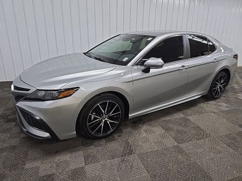 Used 2024 Toyota Camry SE image 6