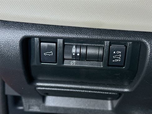 Used 2025 Subaru Forester Limited image 17