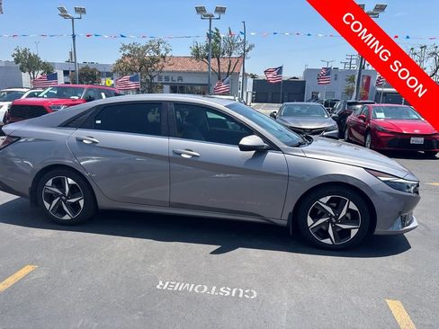 Used 2021 Hyundai Elantra Limited w/ Cargo Package FWD image 4