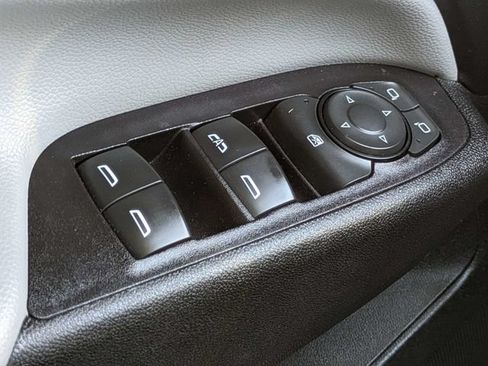 Used 2020 Chevrolet Equinox LS FWD image 23