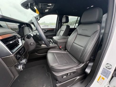 Used 2025 GMC Yukon XL Denali AWD/4WD image 26