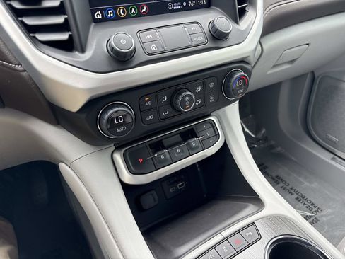 Used 2023 GMC Acadia SLT w/ Technology Package FWD image 26