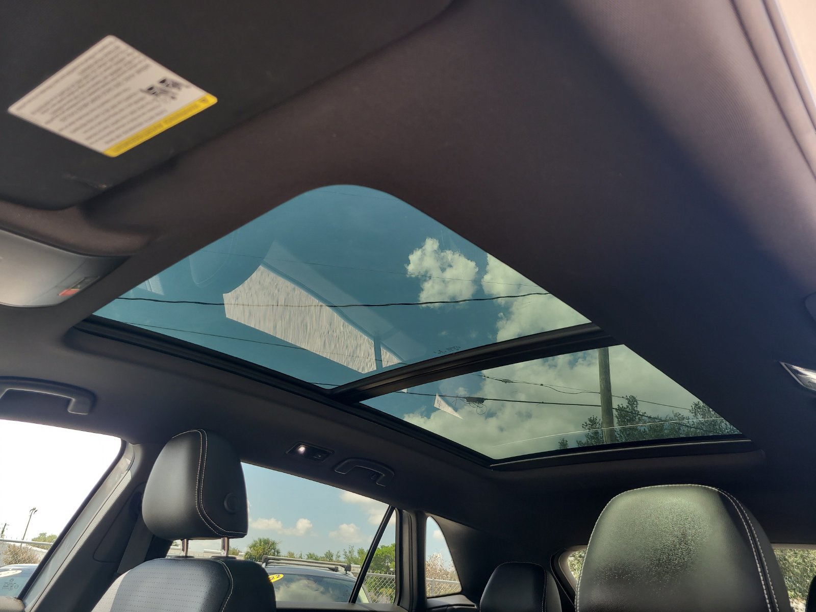Used 2021 Volkswagen Atlas Cross Sport SE w/ Panoramic Sunroof Package FWD image 17