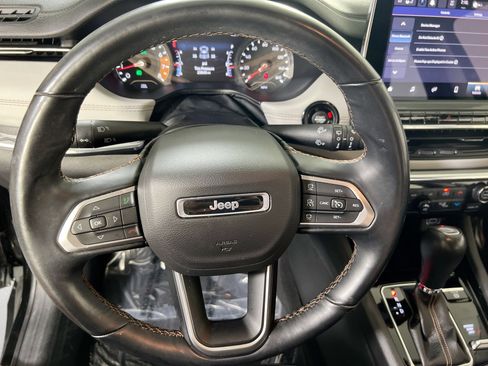 Used 2022 Jeep Compass Limited w/ Sun and Sound Group AWD/4WD image 11