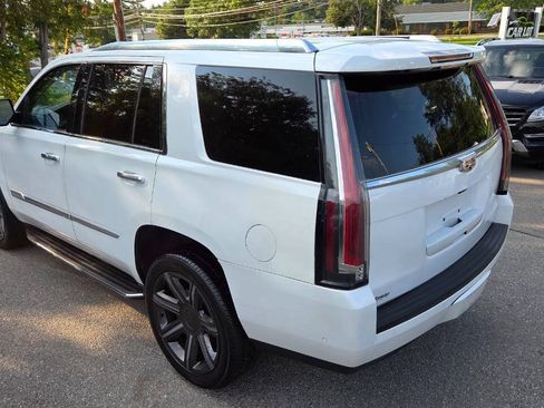 Used 2017 Cadillac Escalade Luxury AWD/4WD image 12