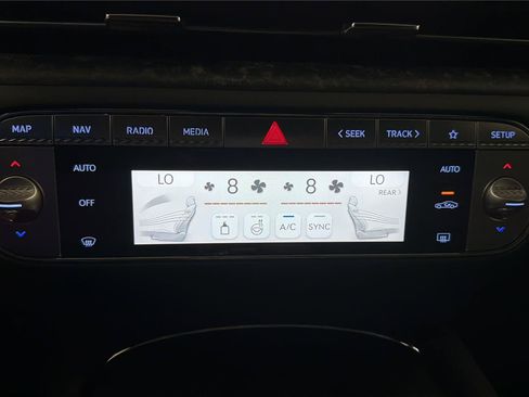 Used 2025 Genesis G90 3.5T AWD/4WD image 18