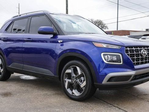 Used 2025 Hyundai Venue Limited image 2