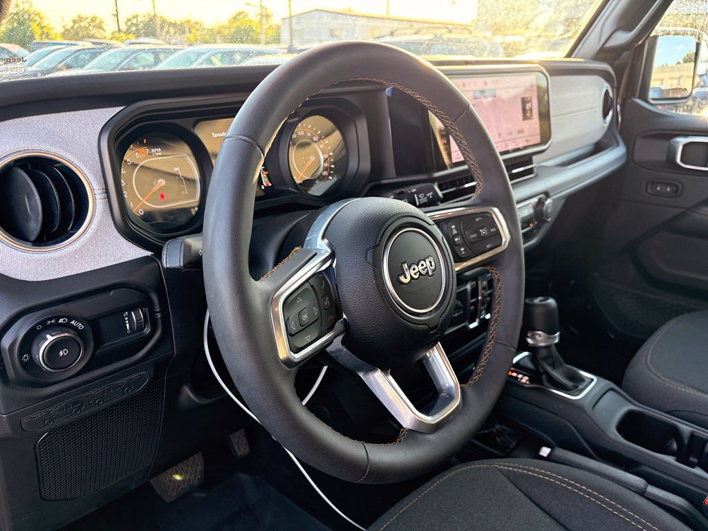 Used 2024 Jeep Wrangler Unlimited Sahara AWD/4WD image 10
