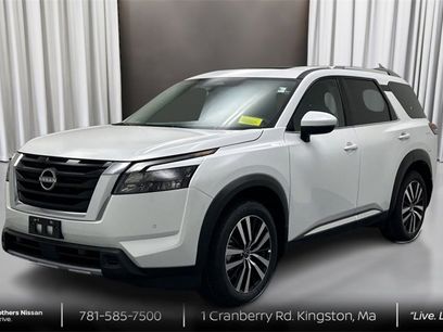 New 2025 Nissan Pathfinder Platinum w/ Cargo Package