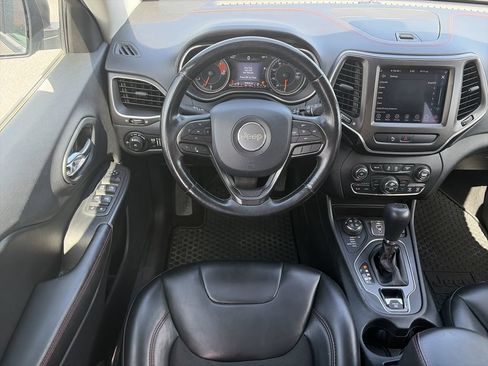 Used 2019 Jeep Cherokee Trailhawk w/ Cold Weather Group AWD/4WD image 15