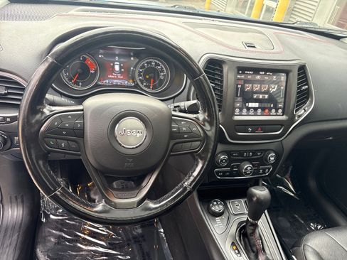 Used 2020 Jeep Cherokee Trailhawk image 17