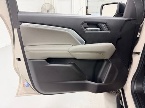 Certified 2026 Chevrolet Colorado ZR2 w/ Technology Package AWD/4WD image 18