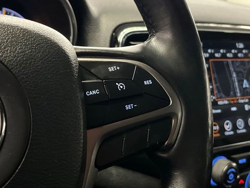 Used 2020 Jeep Grand Cherokee Altitude image 24