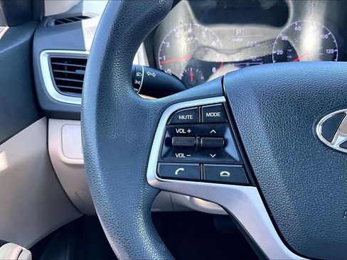 Used 2022 Hyundai Accent SE w/ Cargo Package FWD image 19