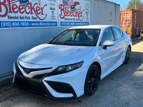 Used 2024 Toyota Camry SE image 6