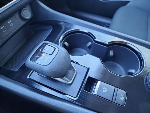 Used 2024 Nissan Rogue S image 29