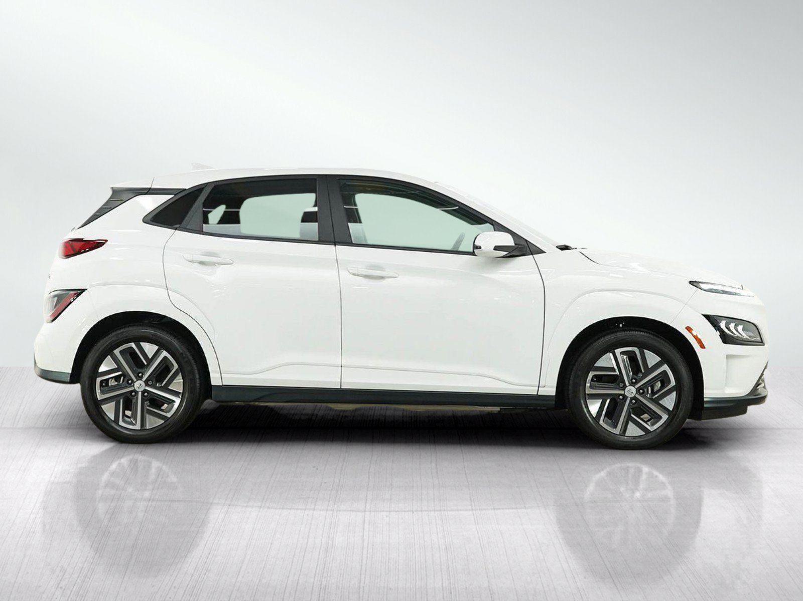 Certified 2023 Hyundai Kona Limited w/ Cargo Package FWD image 6