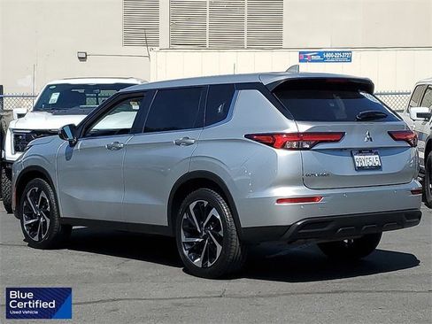 Used 2022 Mitsubishi Outlander ES image 2