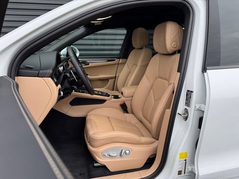 New 2026 Porsche Macan image 5