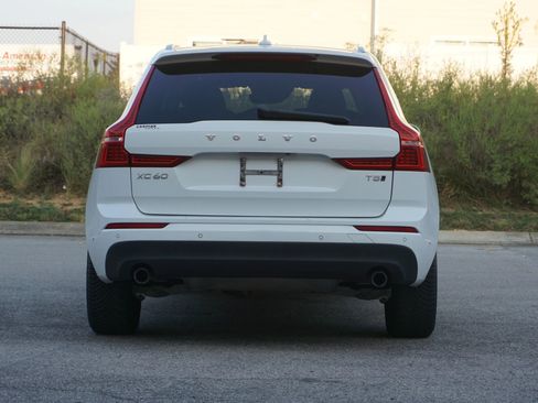 Used 2019 Volvo XC60 T5 Momentum w/ Multimedia Package image 6