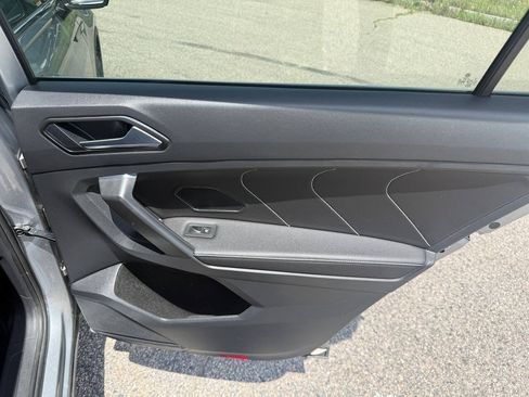 Used 2023 Volkswagen Tiguan SE FWD image 17