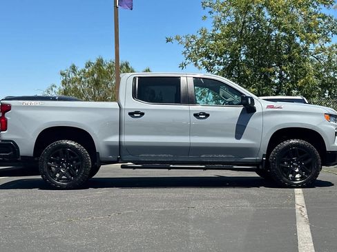Used 2024 Chevrolet Silverado 1500 LT Trail Boss w/ LT Trail Boss Premium Package AWD/4WD image 9