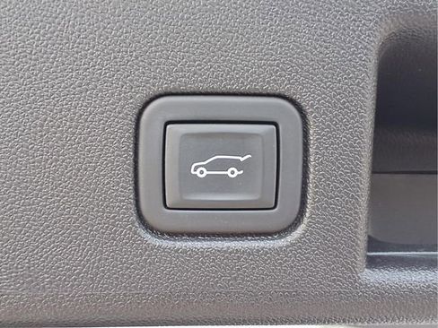 Used 2023 Chevrolet Equinox Premier image 28