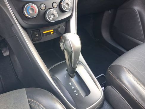 Used 2020 Chevrolet Trax LT w/ LT Convenience Package FWD image 20