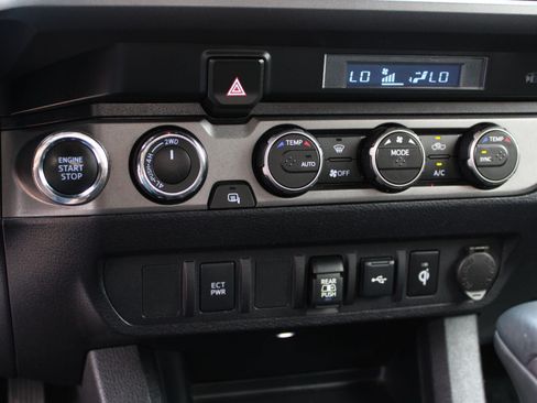Used 2022 Toyota Tacoma TRD Sport AWD/4WD image 13