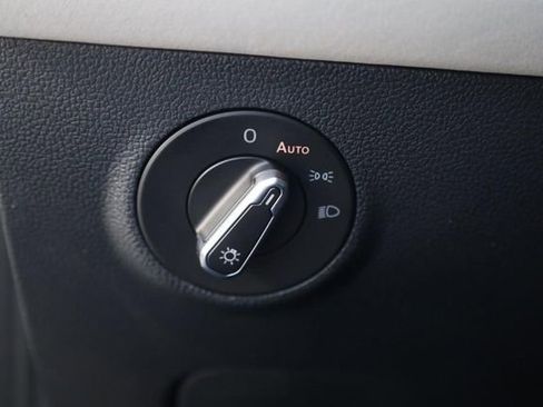 New 2026 Volkswagen Taos SE image 12