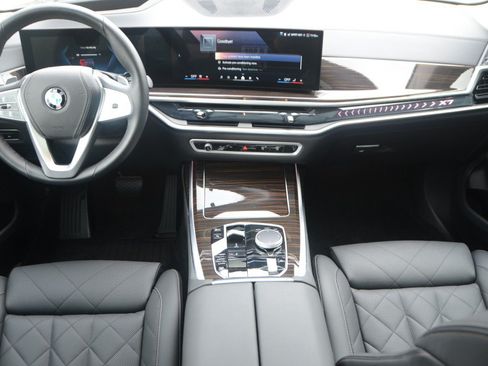 Used 2025 BMW X7 xDrive40i AWD/4WD image 18