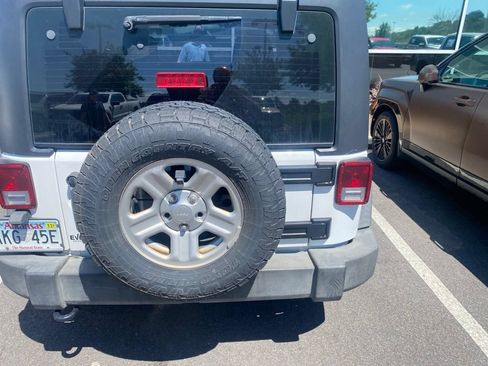 Used 2017 Jeep Wrangler Sport AWD/4WD image 5