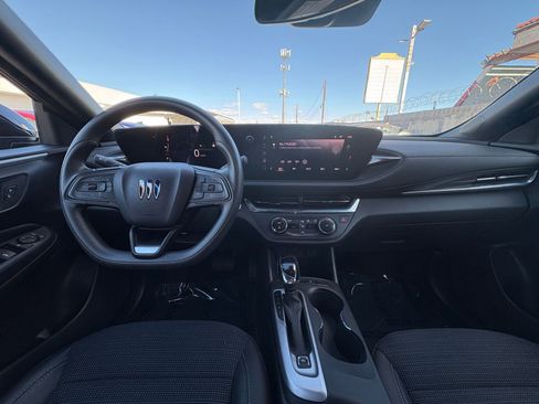 Used 2025 Buick Envista Preferred image 32