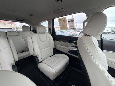 Used 2023 Kia Telluride S image 14