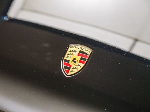 Certified 2023 Porsche Macan AWD/4WD image 12
