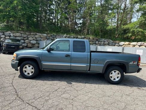 Used 2005 GMC Sierra 1500 SLT w/ Light Duty Power Package AWD/4WD image 2