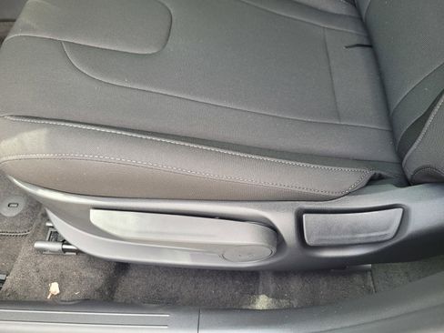 New 2025 Hyundai Elantra SEL image 16