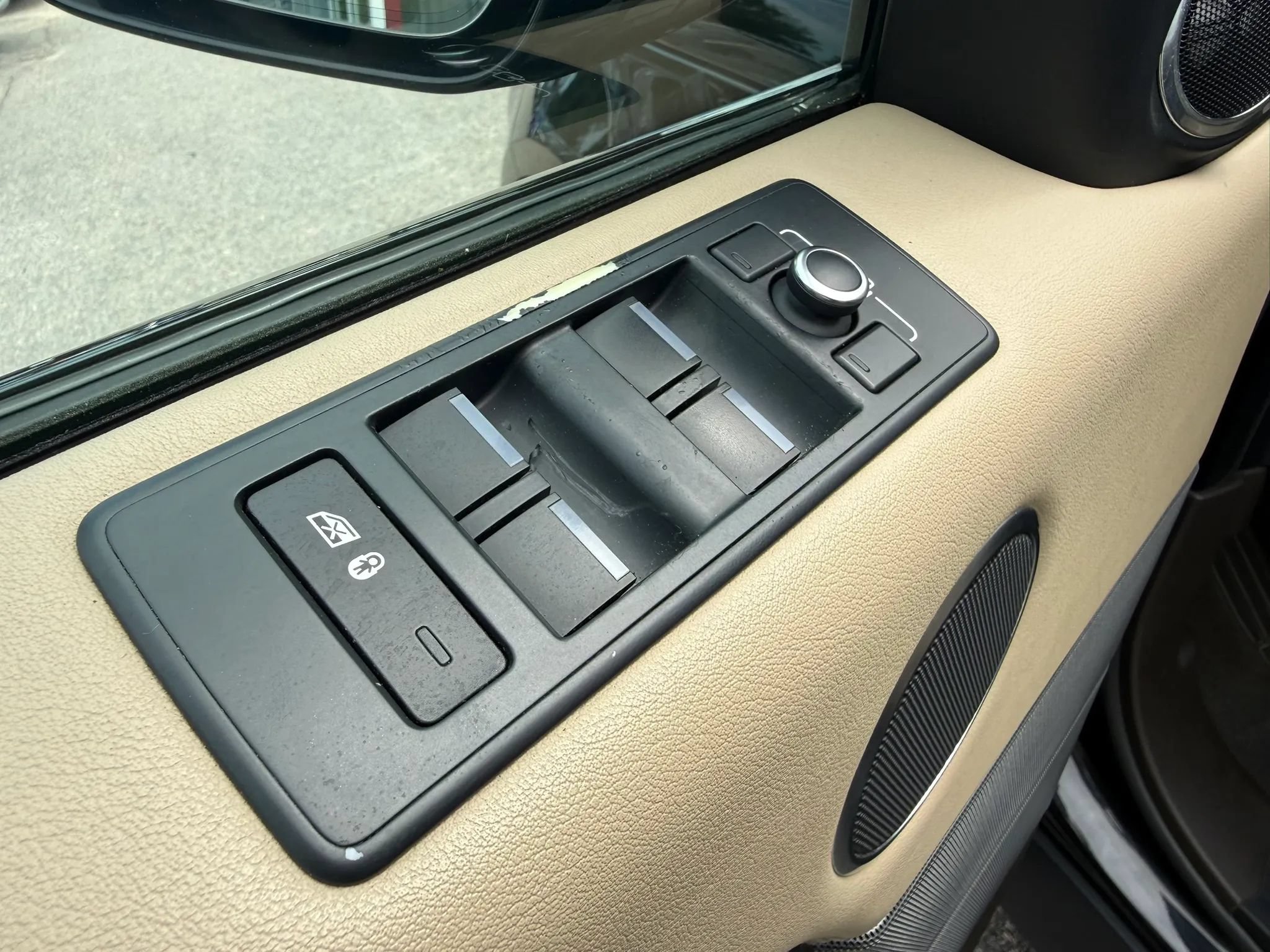 Used 2017 Land Rover Range Rover Sport SE AWD/4WD image 23