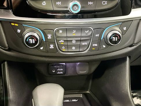 Used 2023 Chevrolet Traverse Premier AWD/4WD image 16