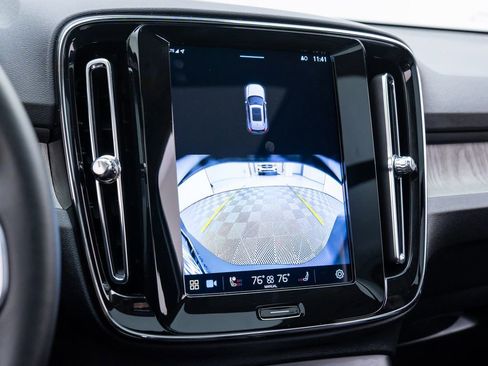 Used 2025 Volvo XC40 B5 Core image 24