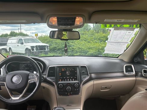Used 2014 Jeep Grand Cherokee Limited w/ Luxury Group II AWD/4WD image 9