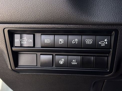 Used 2024 Toyota Tundra Limited image 25